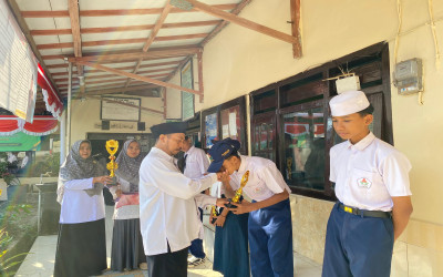 Penyerahan Tropi Lomba Dalam Rangka Memperingati HUT RI KE-80
